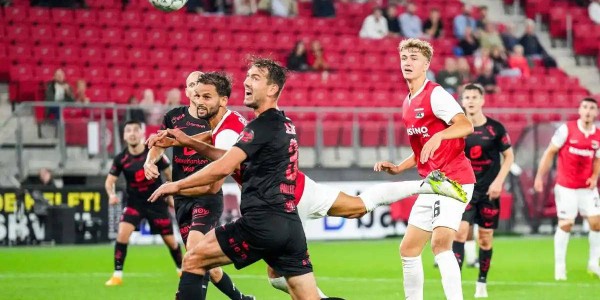 格拉斯哥流浪者锋线火热，萨尔茨堡防守不力，布兰表现欠佳